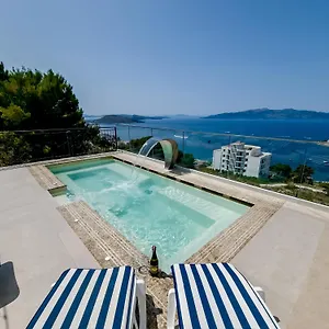 Sunset Shoreline - Sea View - Free Private Parking - Pool Hotel